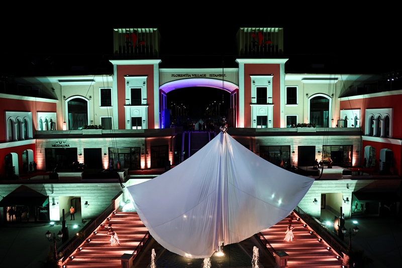 Türkiye�nin �lk Lüks Designer Outlet�i FLORENTIA VILLAGE Görkemli Bir Törenle �lk Misafirlerini A��rlad�  